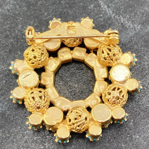 VINTAGE Blue, turquoise, and gold tone metal filigree wreath brooch ~ Boho pin - Picture 8 of 8